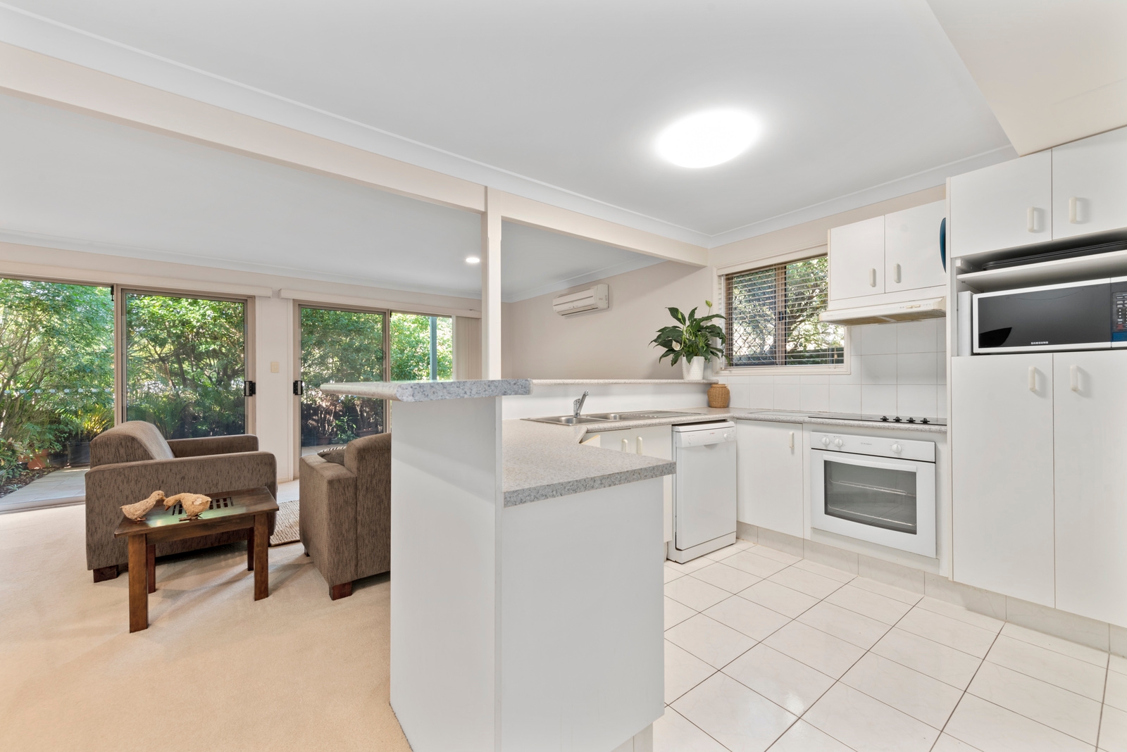 Property: 2/3 Maranta Street, Elanora, QLD, 4221 photo-10