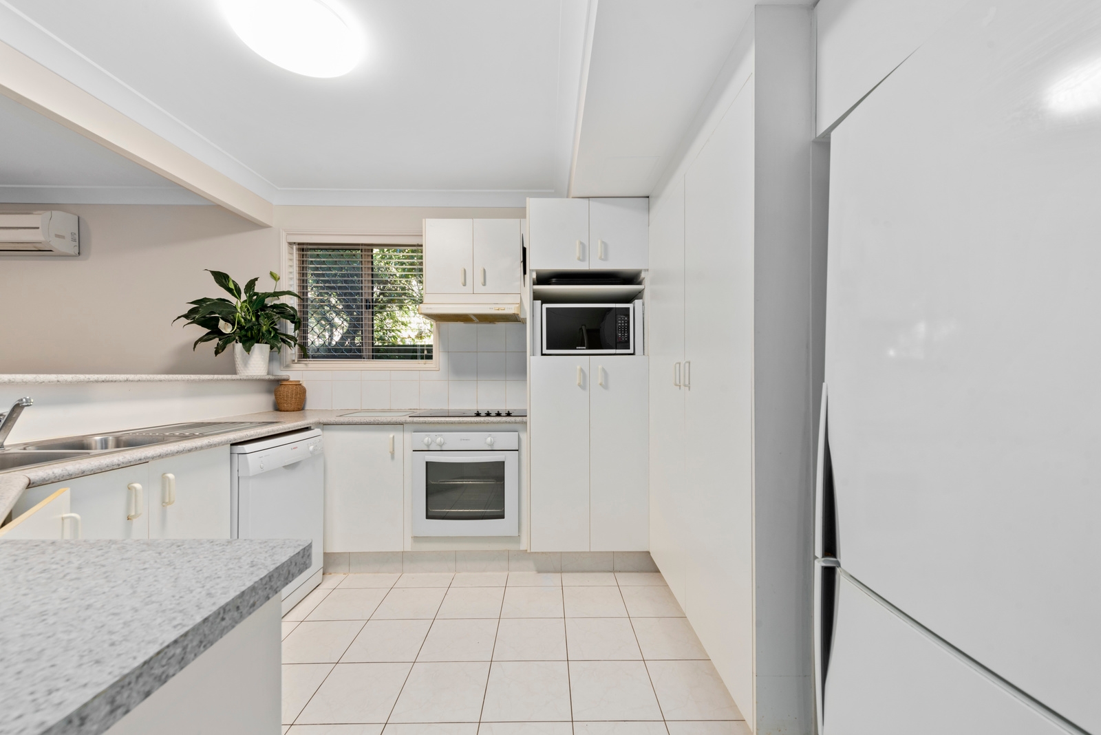 Property: 2/3 Maranta Street, Elanora, QLD, 4221 photo-9