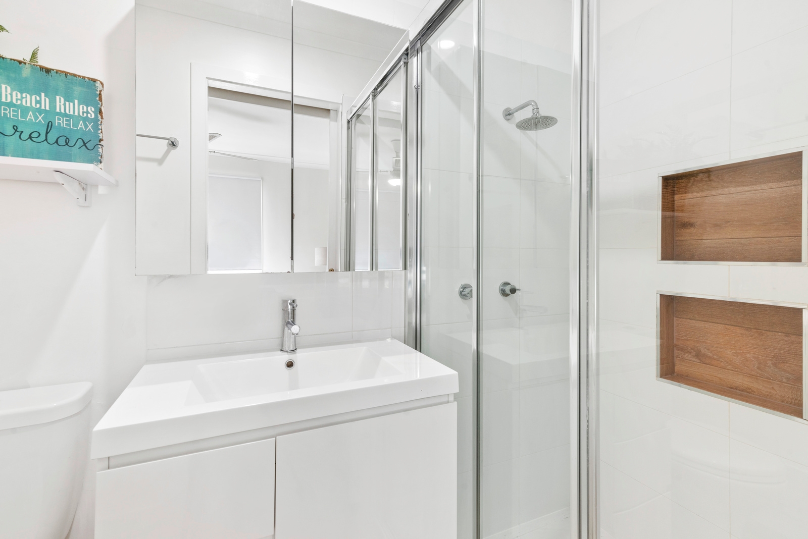 Property: 1/24 Waterdown Drive, Elanora, QLD, 4221 photo-3