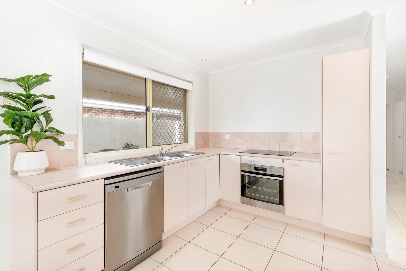 Property: 1/24 Waterdown Drive, Elanora, QLD, 4221 photo-7
