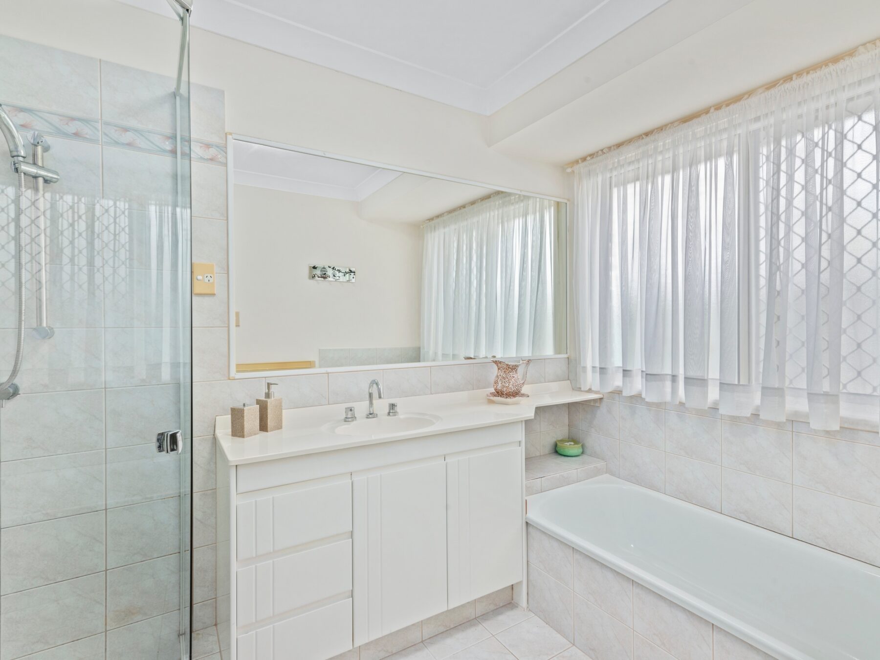 Property: 14 Casuarina Drive, Elanora, QLD, 4221 photo-4