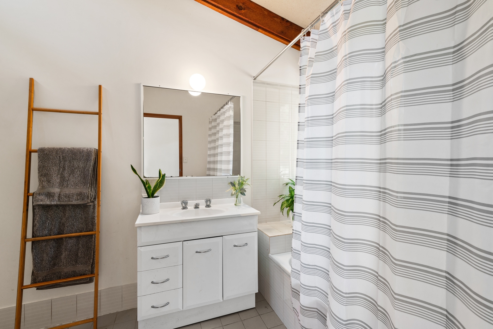 Property: 13-15 Mavista Grove, ELANORA, QLD, 4221 photo-7