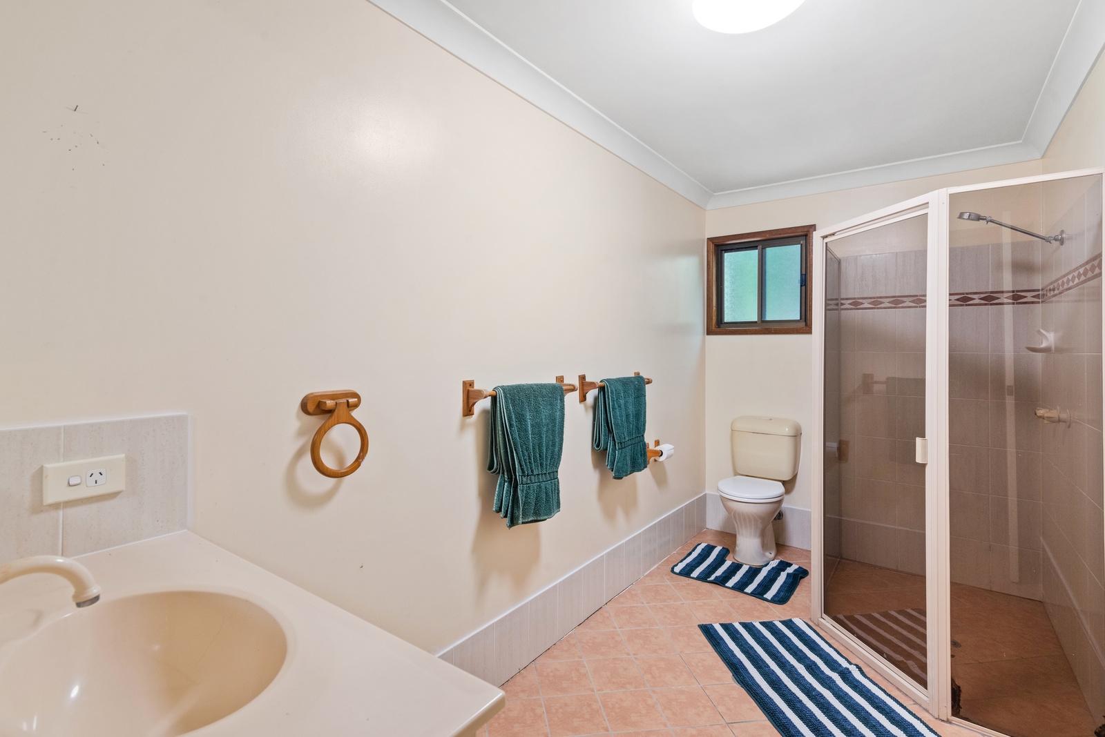 Property: 13-15 Mavista Grove, ELANORA, QLD, 4221 photo-4