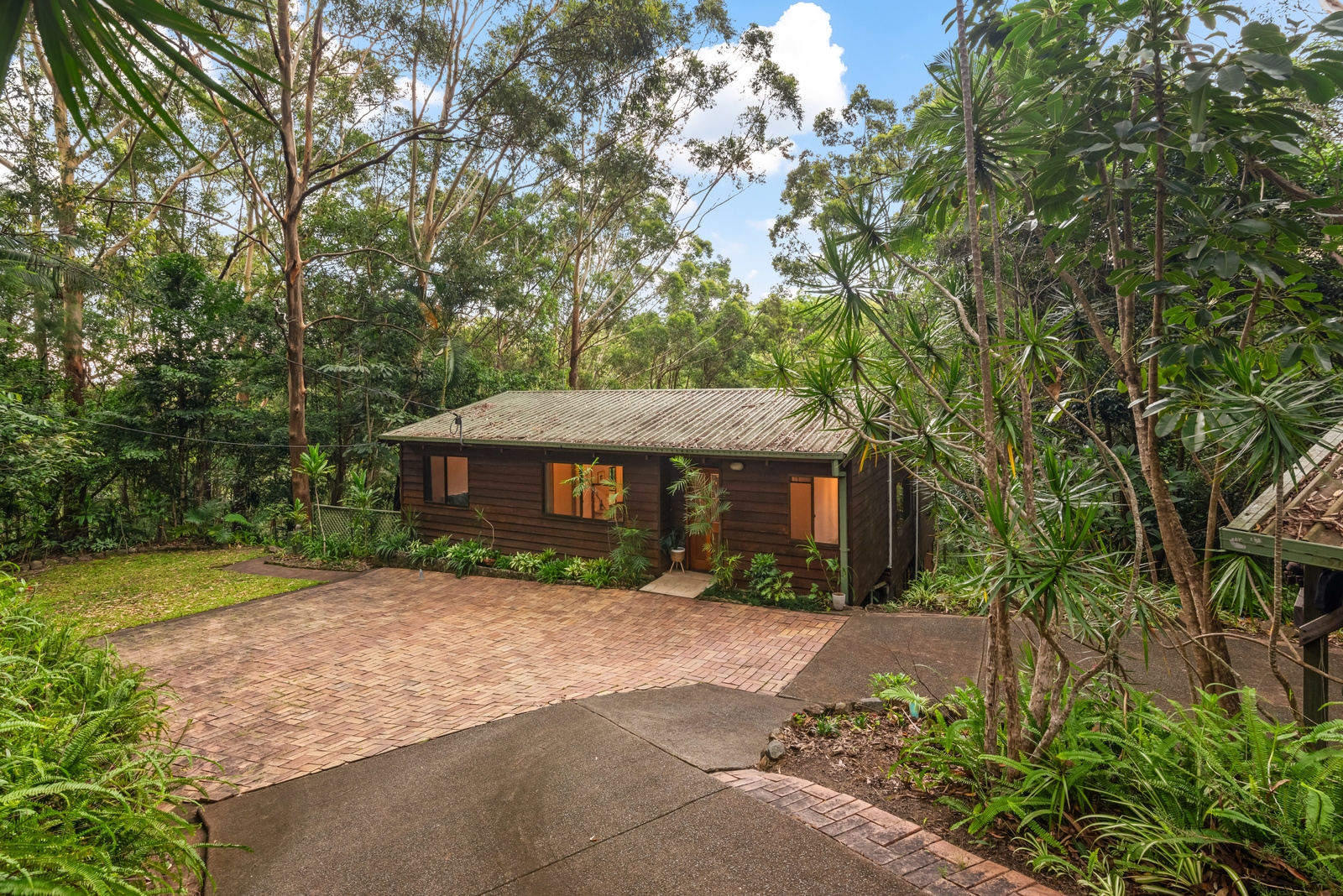 Property: 13-15 Mavista Grove, ELANORA, QLD, 4221 photo-2