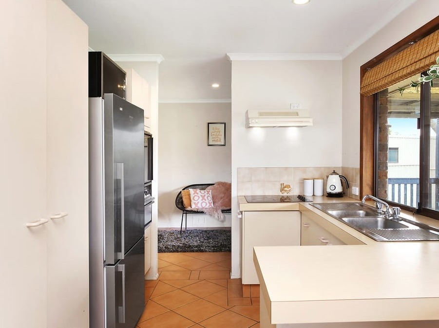 Rental: 60 Bienvenue Drive, Currumbin Waters, QLD, 4223 photo-17