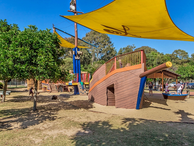 Rental: 60 Bienvenue Drive, Currumbin Waters, QLD, 4223 photo-5