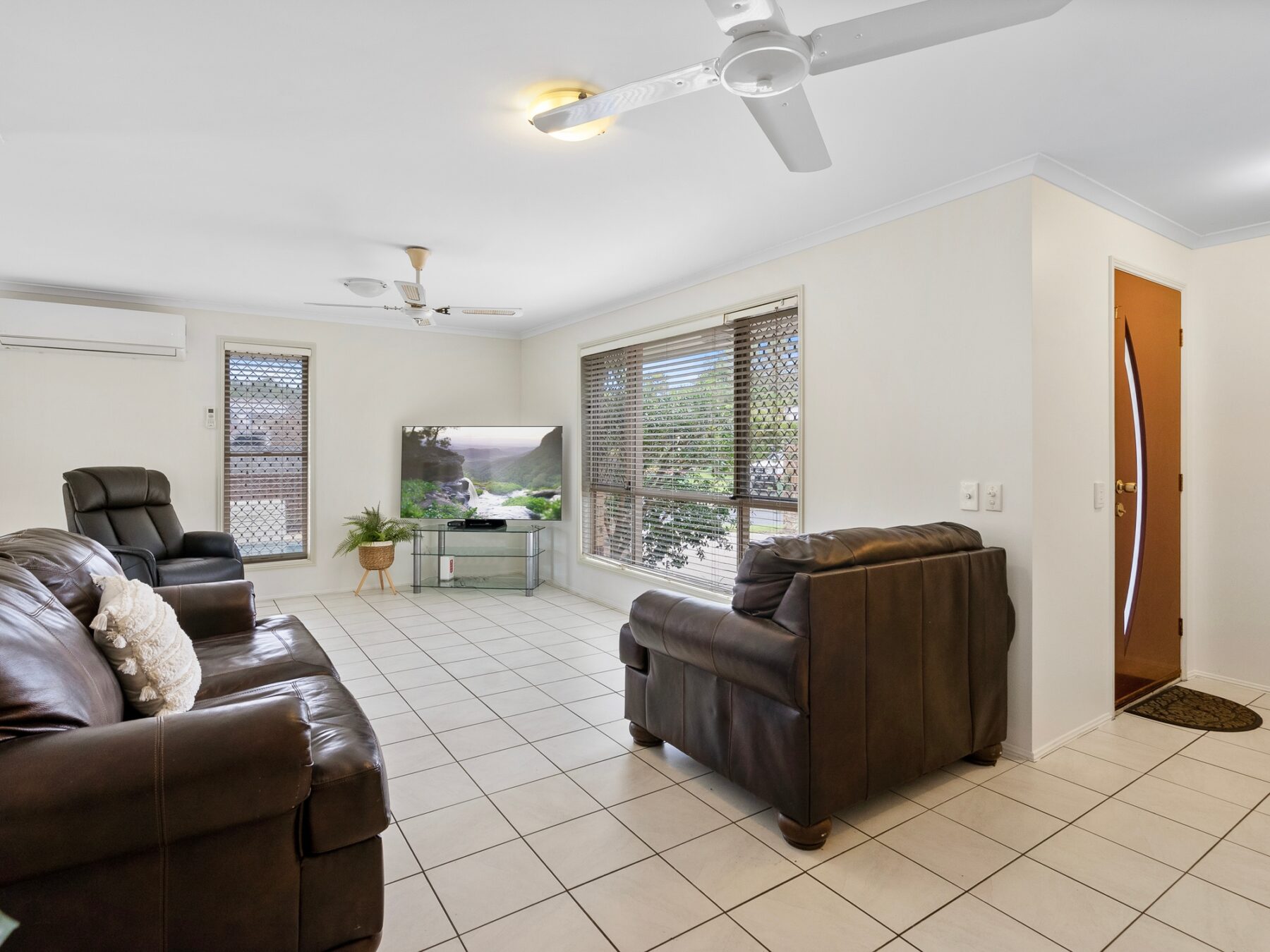 Property: 3 Kalmia Court, Elanora, QLD, 4221 photo-17