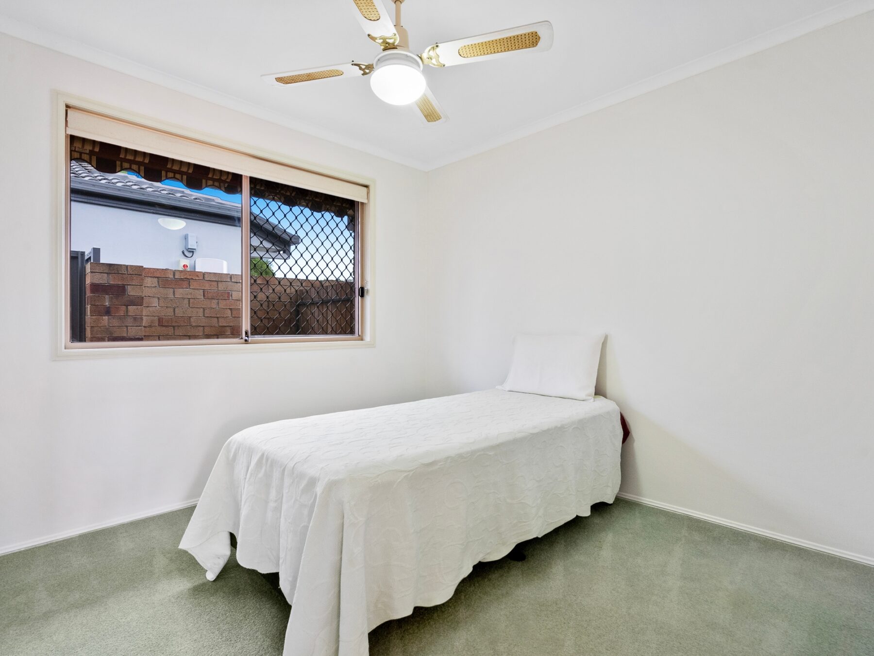 Property: 3 Kalmia Court, Elanora, QLD, 4221 photo-2