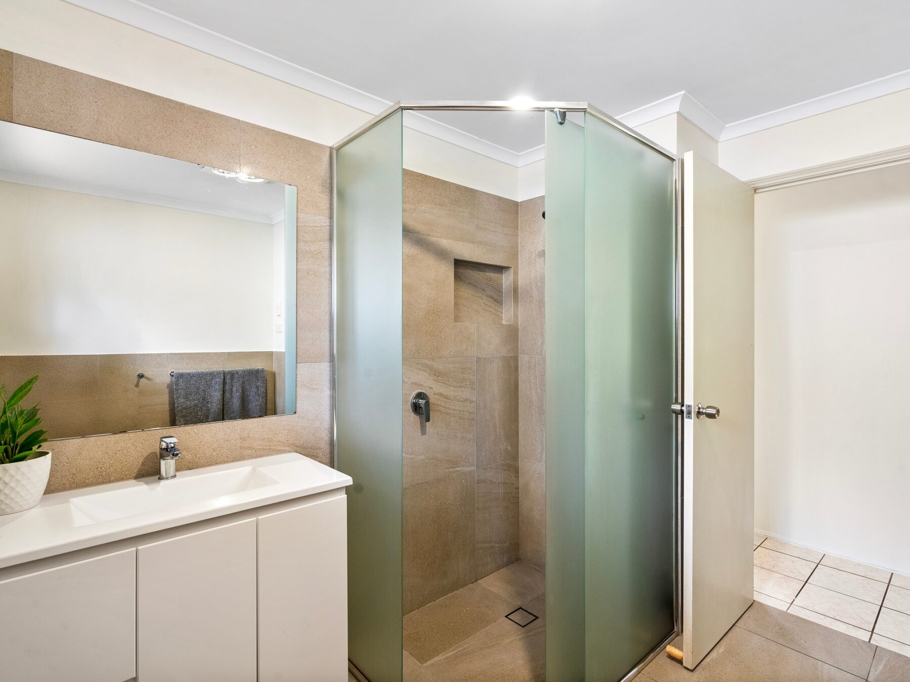 Property: 3 Kalmia Court, Elanora, QLD, 4221 photo-3