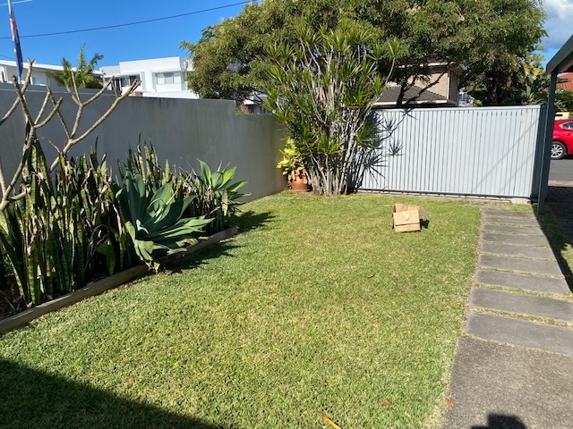 Rental: 7a Barracuda Court, Palm Beach, QLD, 4221 photo-2