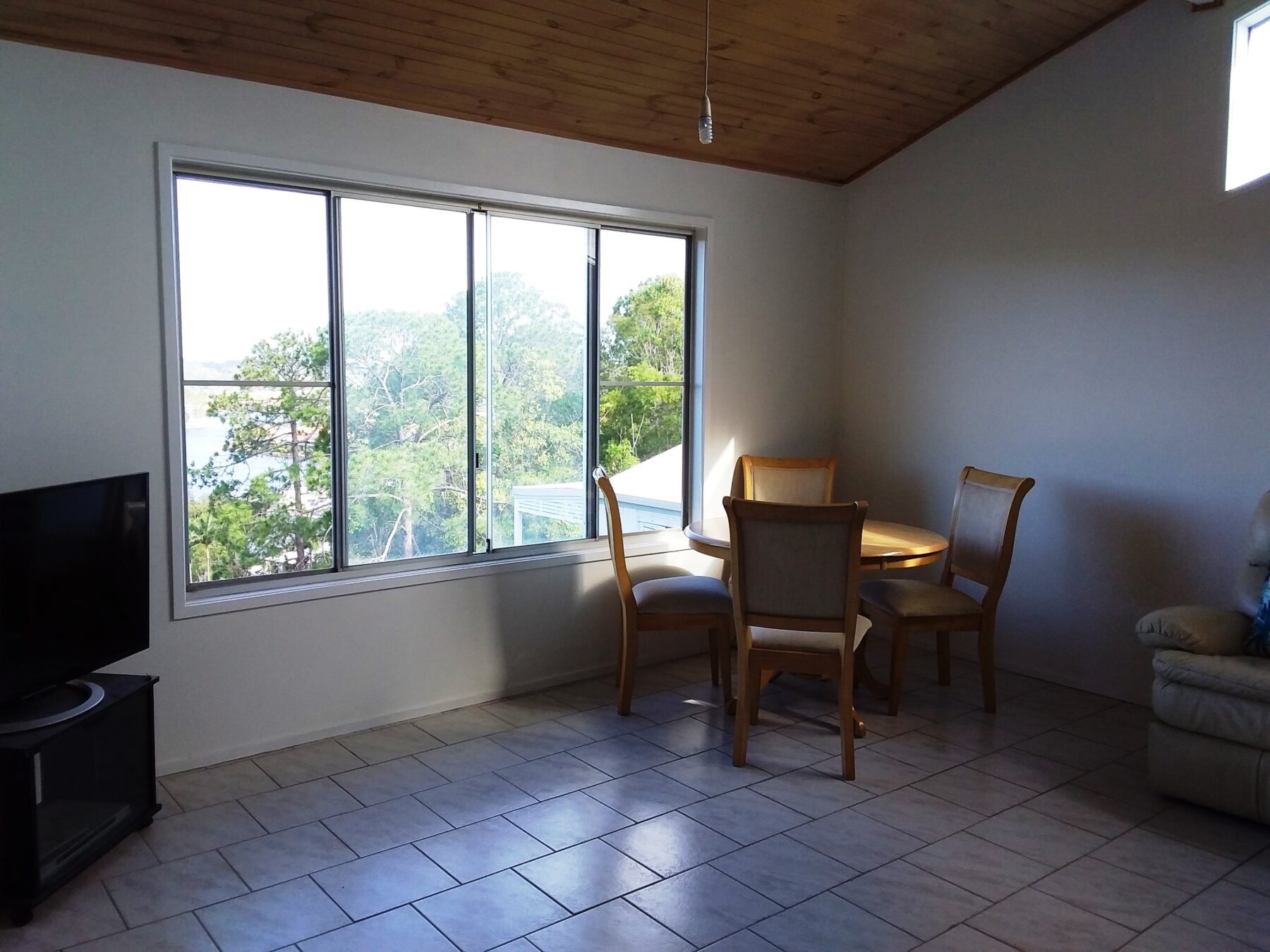Rental: 28 Doubleview Drive, Elanora, QLD, 4221 photo-11