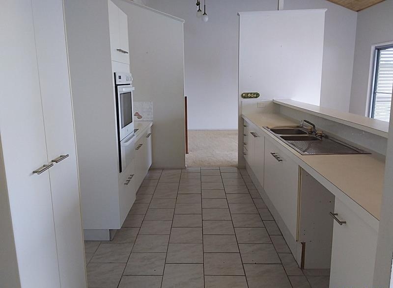 Rental: 28 Doubleview Drive, Elanora, QLD, 4221 photo-10