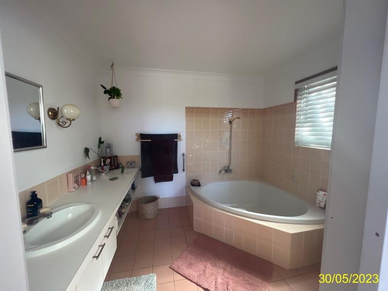 Rental: 28 Doubleview Drive, Elanora, QLD, 4221 photo-5