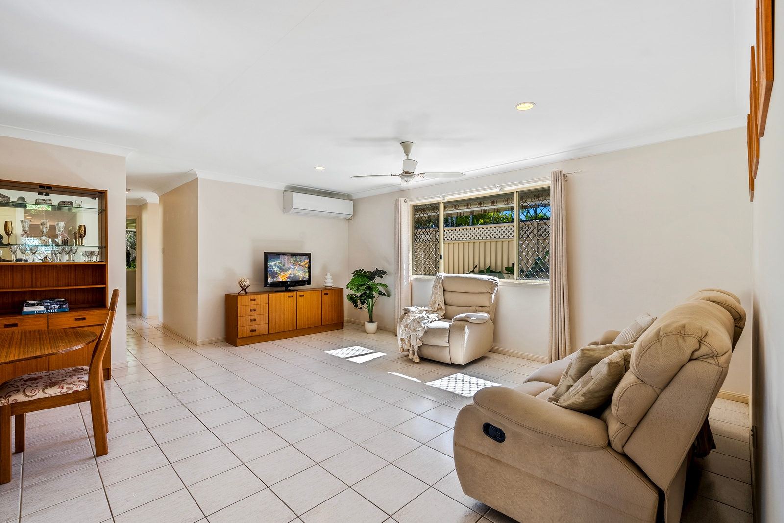 Property: 43 Ottelia Drive, Elanora, QLD, 4221 photo-18