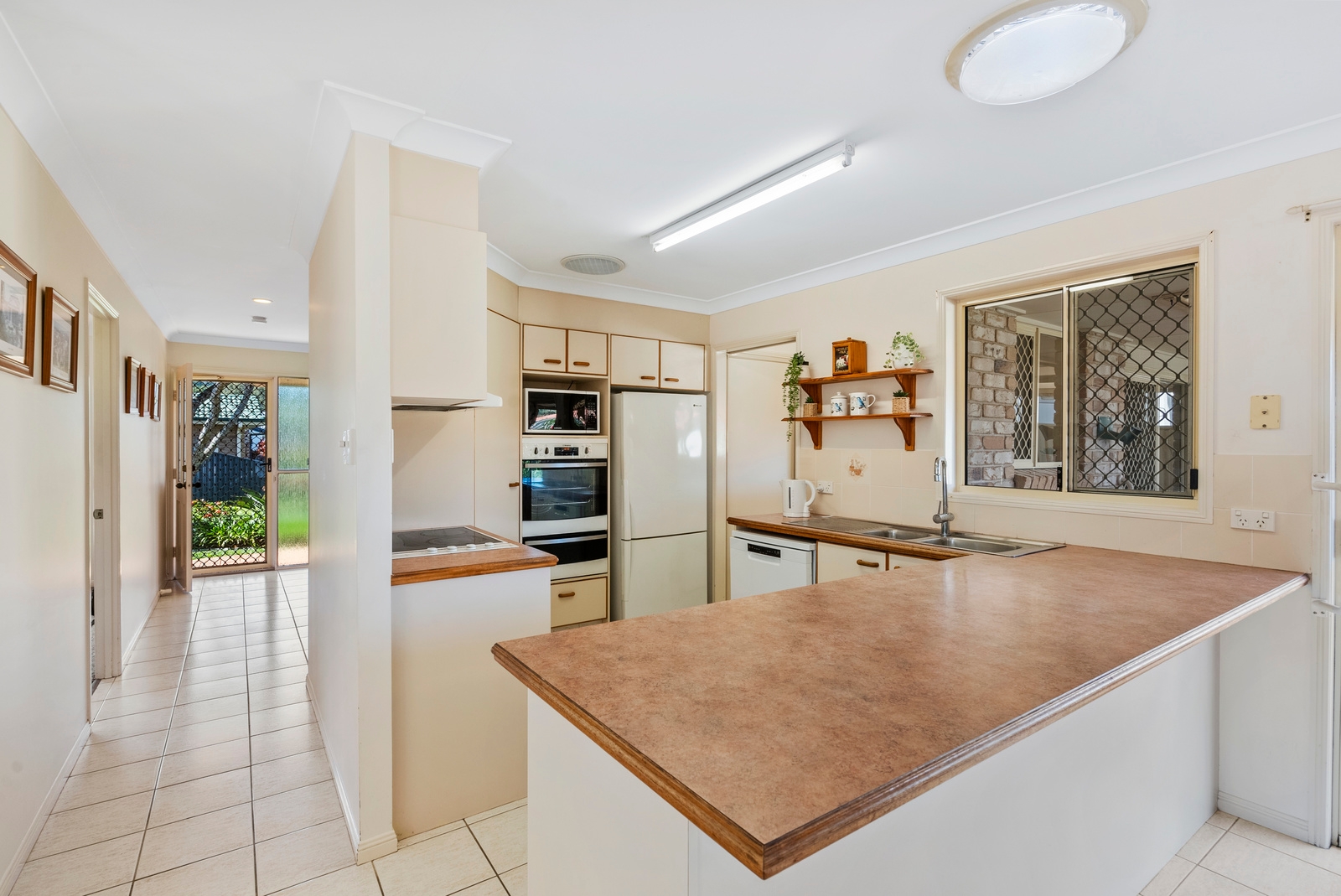 Property: 43 Ottelia Drive, Elanora, QLD, 4221 photo-10