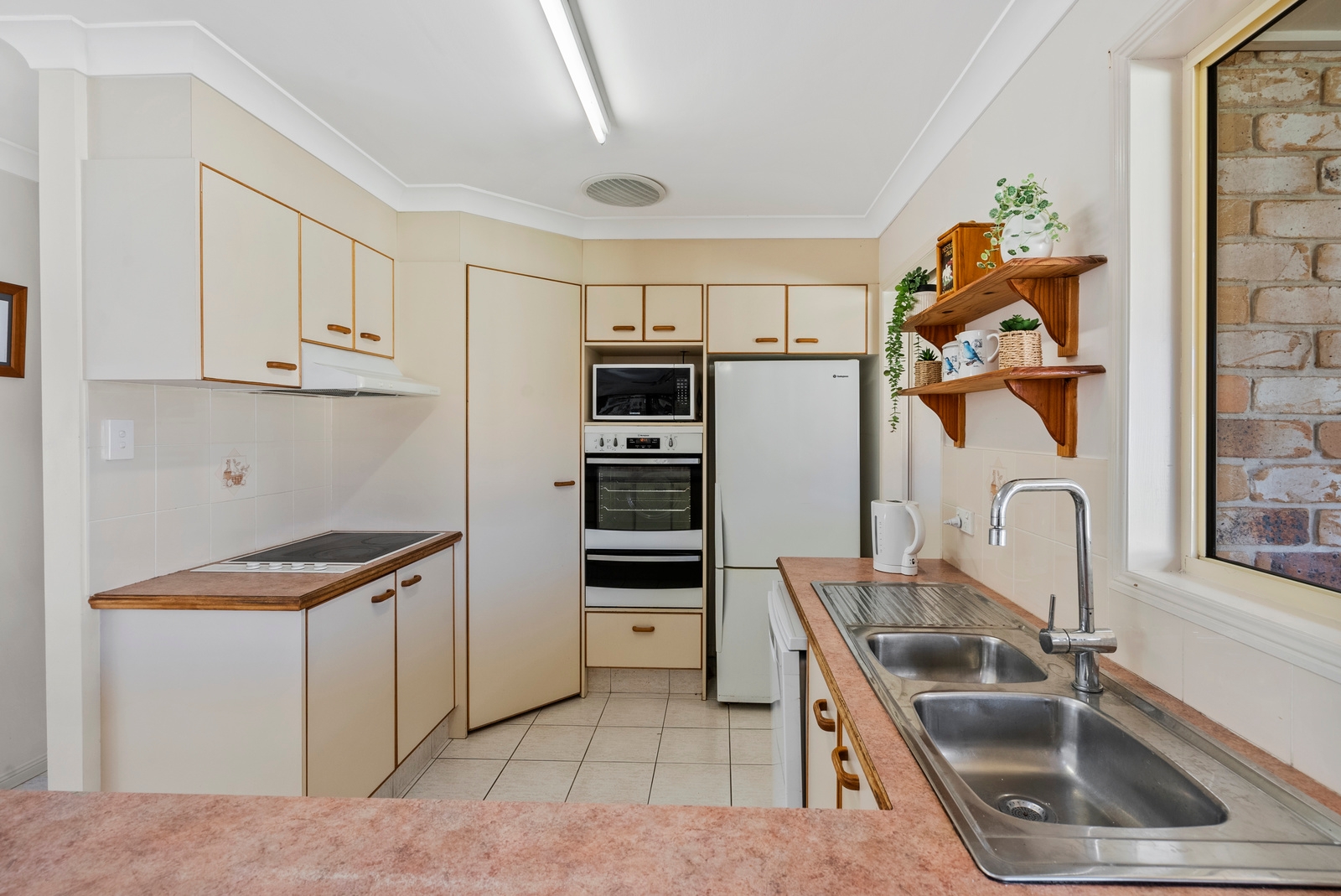 Property: 43 Ottelia Drive, Elanora, QLD, 4221 photo-9