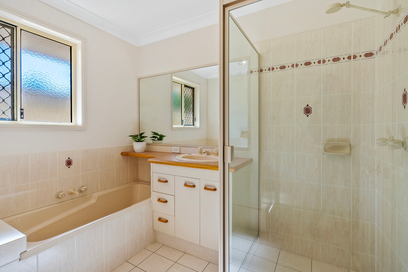 Property: 43 Ottelia Drive, Elanora, QLD, 4221 photo-7