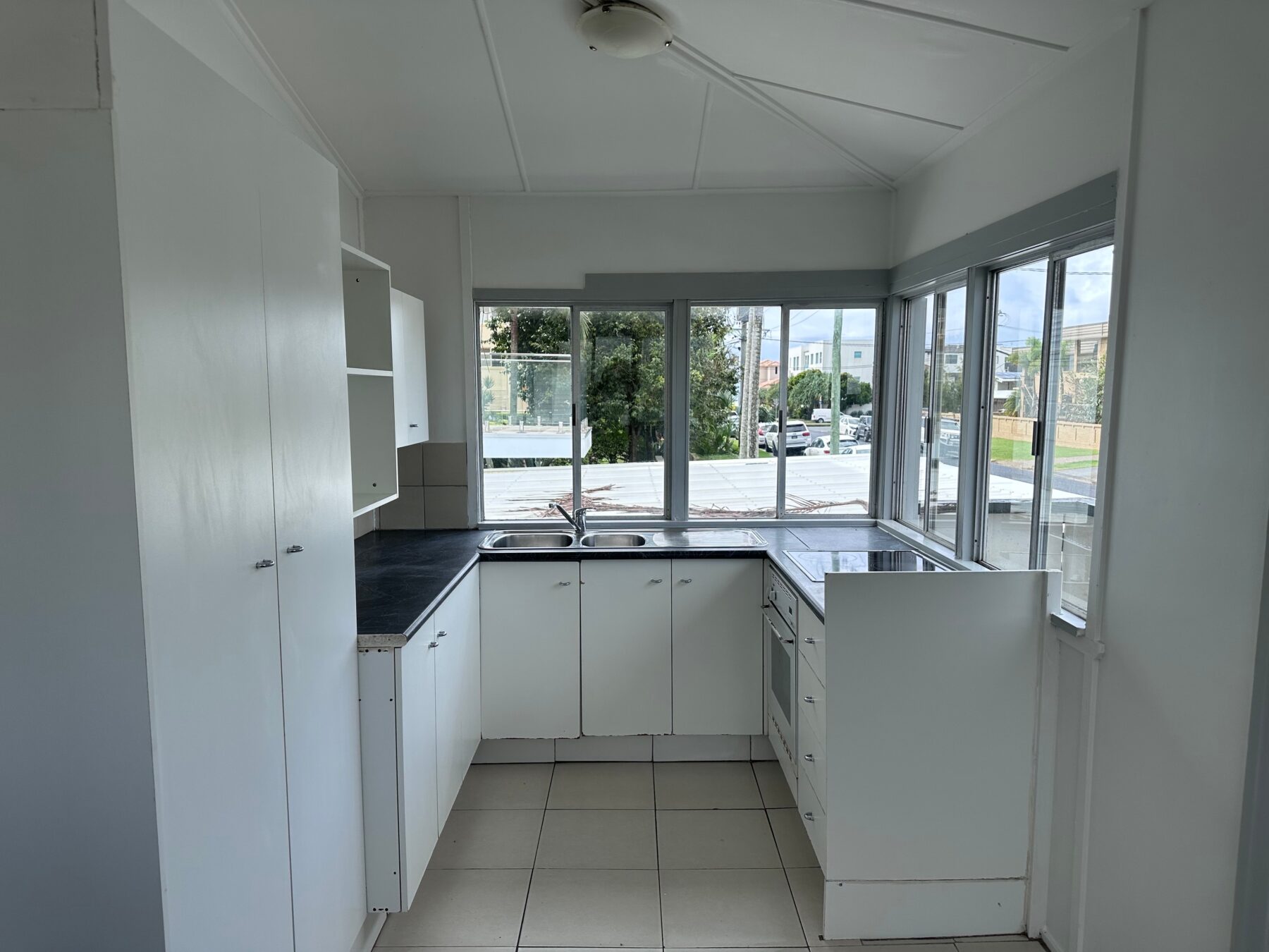 Rental: 13 Ninth Avenue, Palm Beach, QLD, 4221 photo-13