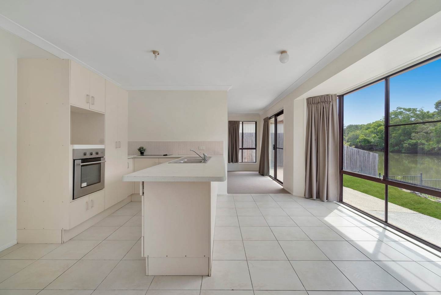 Rental: 13 Cosmos Court, Elanora, QLD, 4221 photo-15