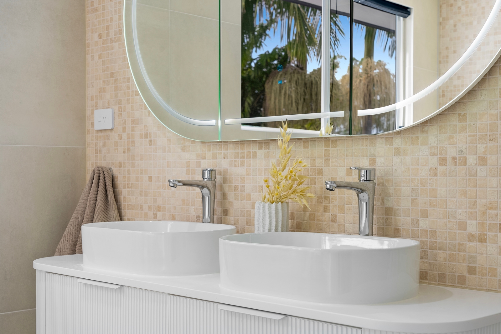 Property: 61 Angelica Street, Elanora, QLD, 4221 photo-33
