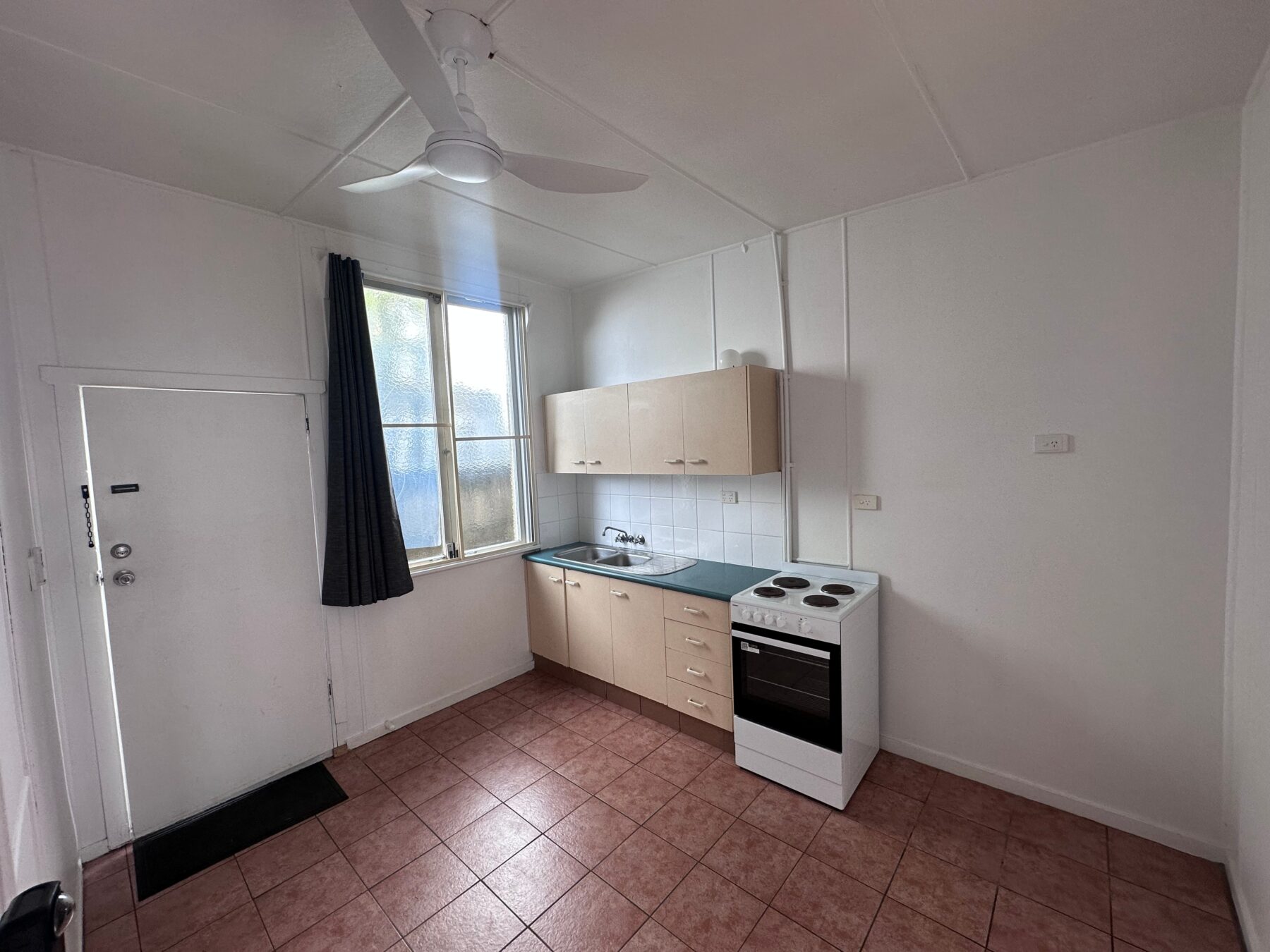 Rental: 2/15 Ninth Avenue, Palm Beach, QLD, 4221 photo-9