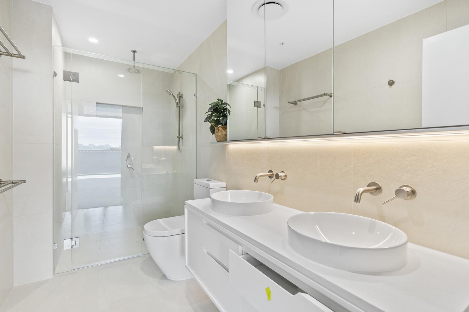 Rental: 6/20 Executive Drive, Burleigh Waters, QLD, 4220 photo-28