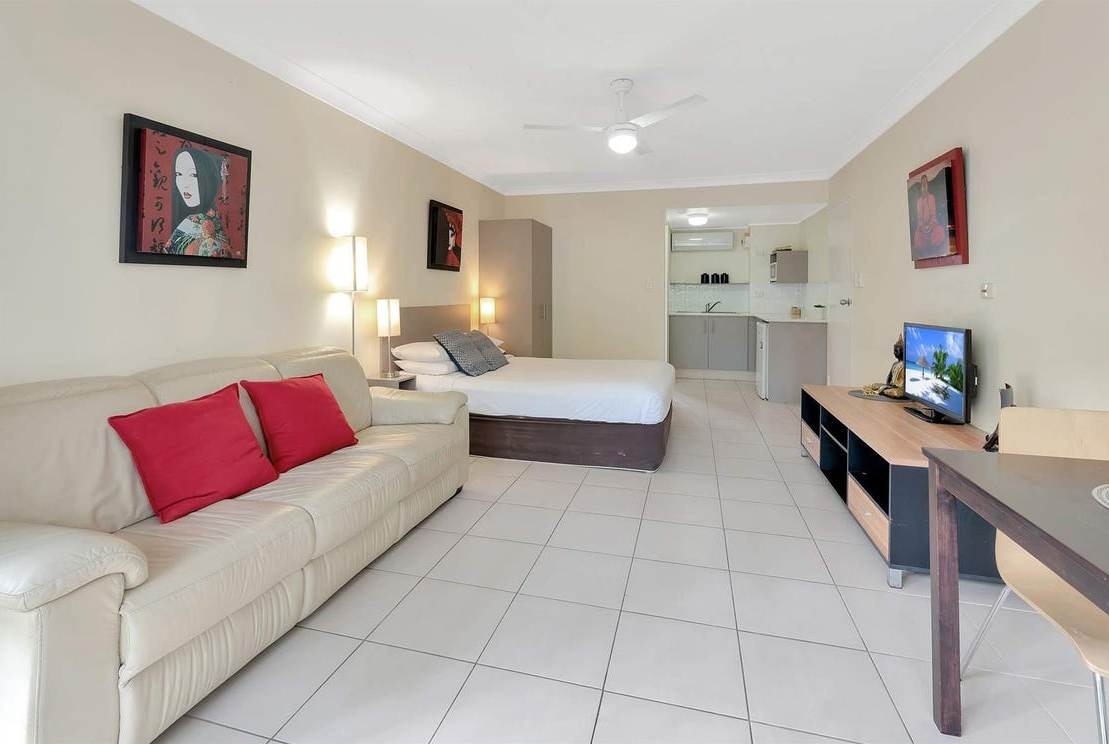 Rental: 8a/12 Coolgardie Street, Elanora, QLD, 4221 photo-1