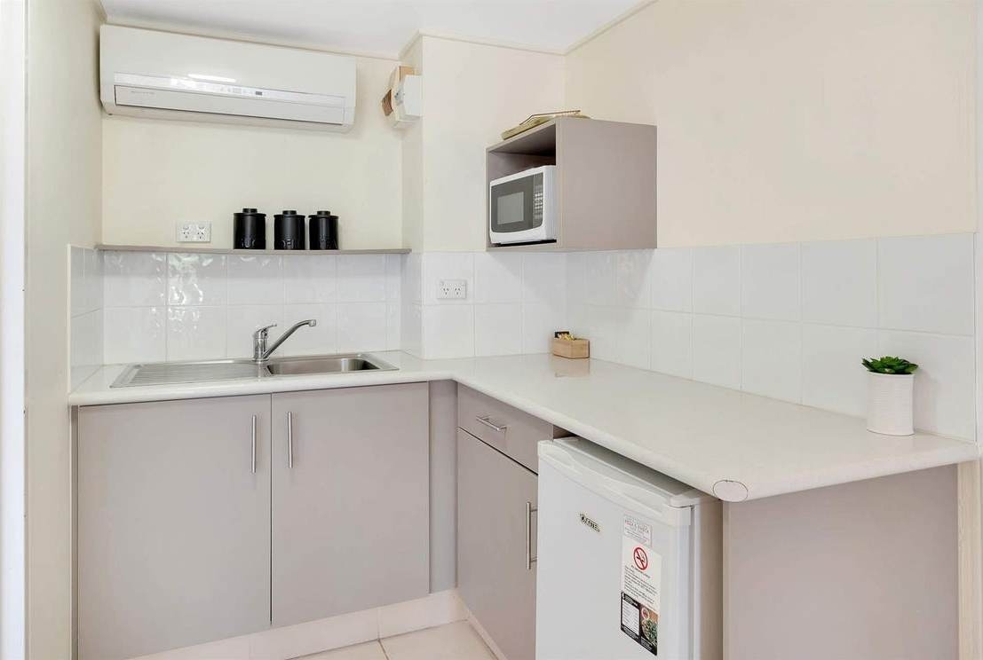 Rental: 8a/12 Coolgardie Street, Elanora, QLD, 4221 photo-3