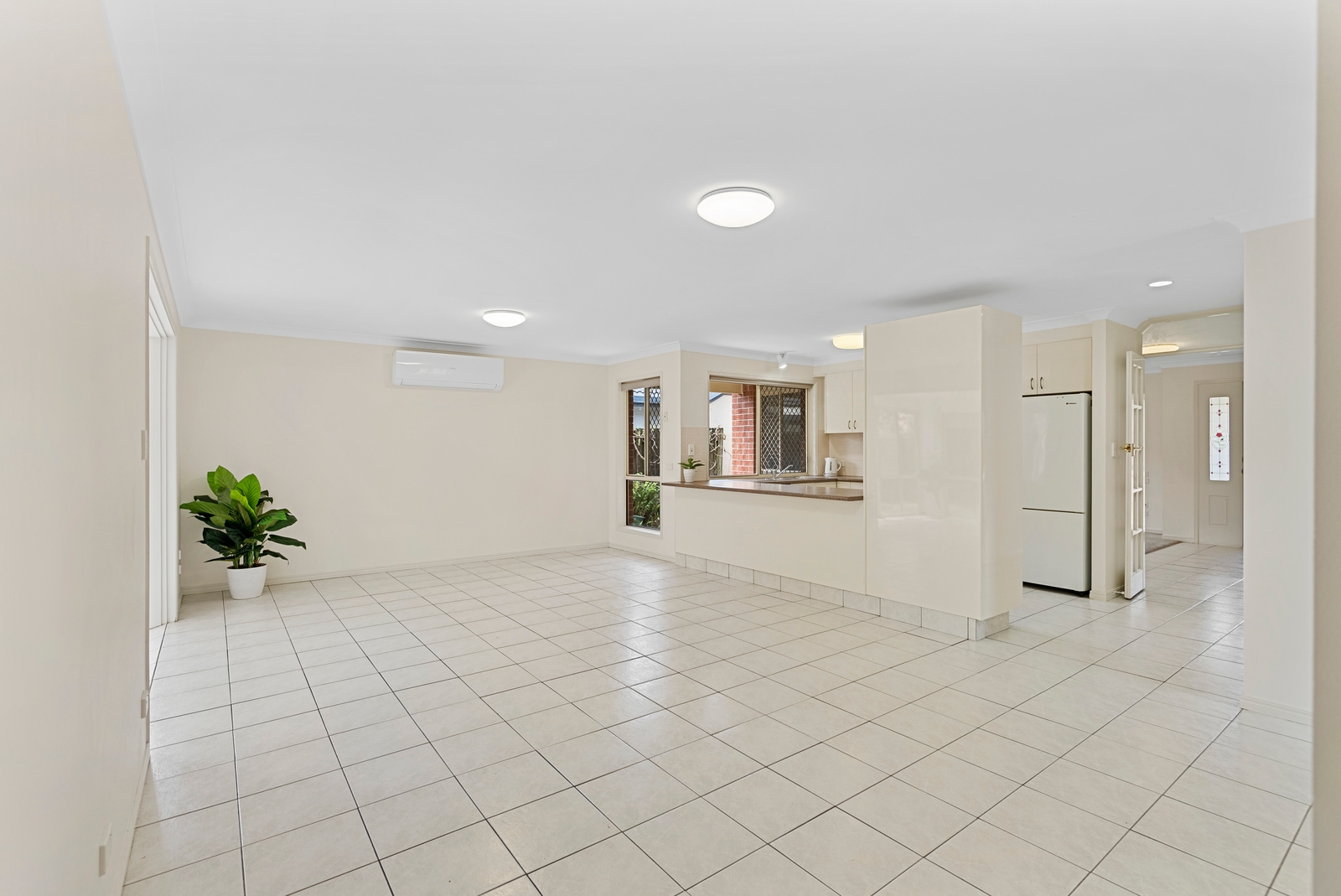 Property: 10 Hydrilla Court, Elanora, QLD, 4221 photo-10