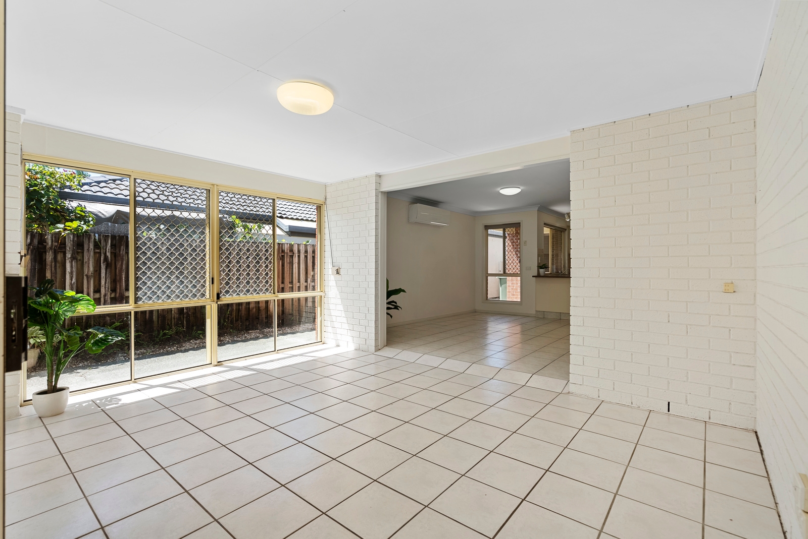 Property: 10 Hydrilla Court, Elanora, QLD, 4221 photo-8