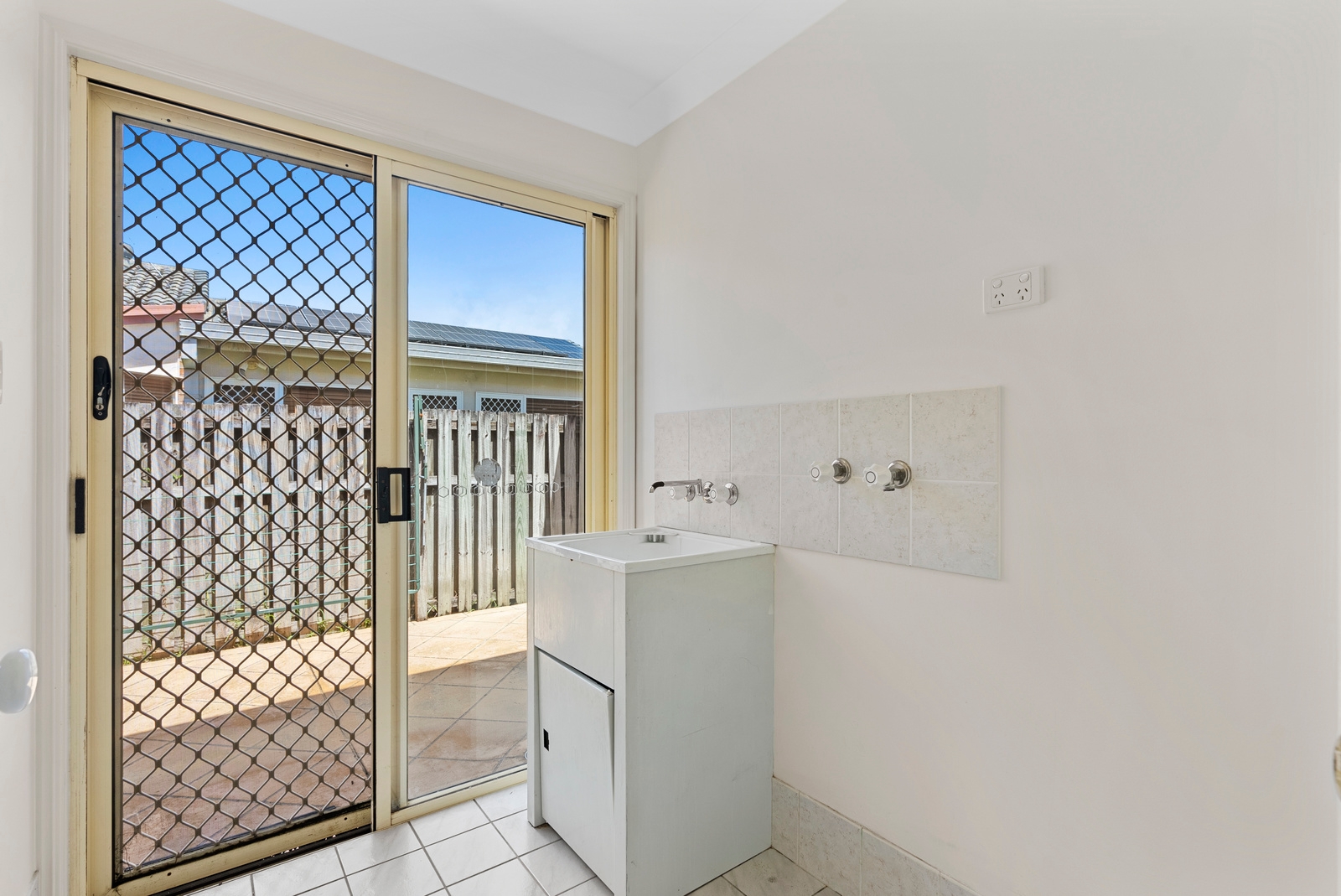 Property: 10 Hydrilla Court, Elanora, QLD, 4221 photo-5