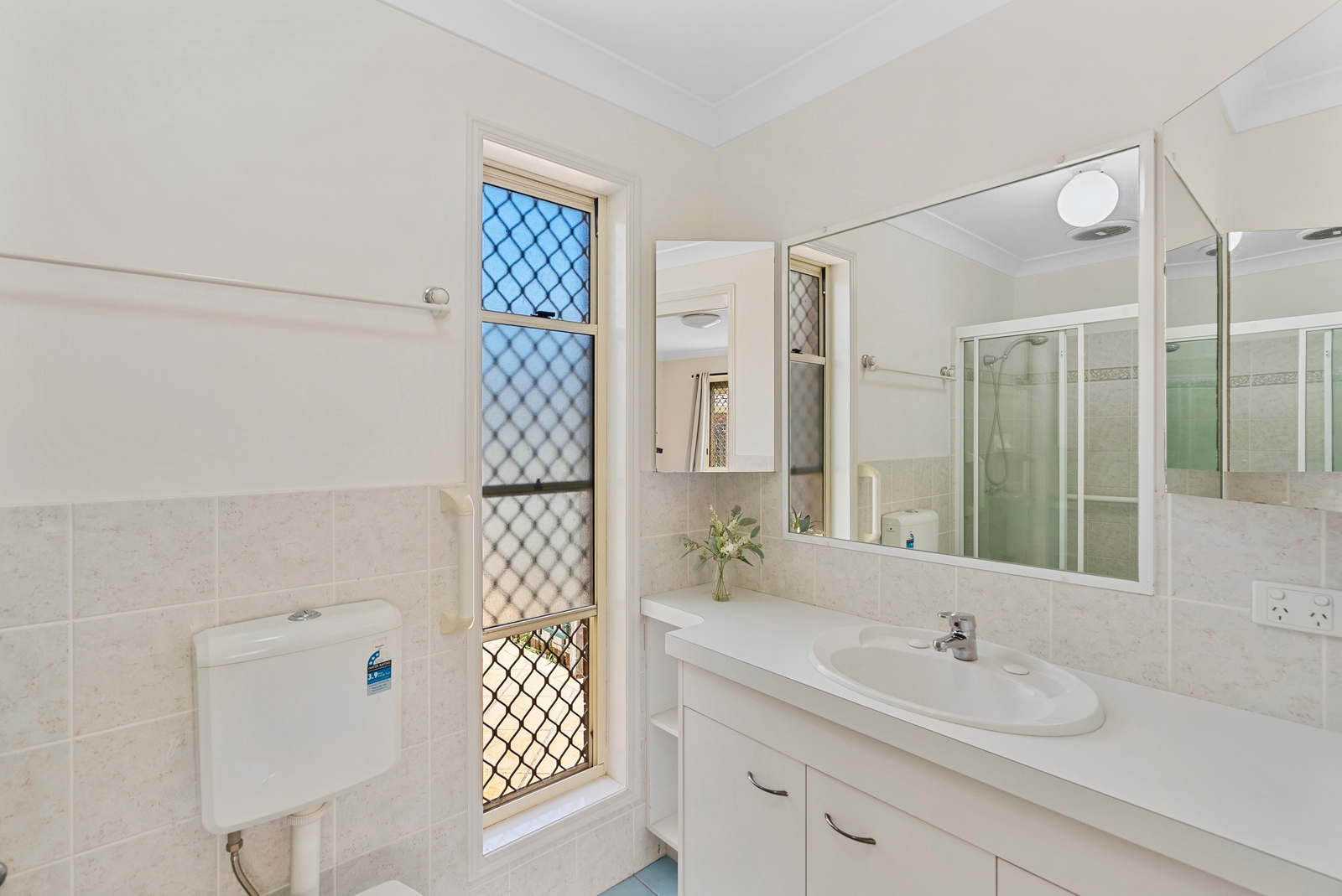Property: 10 Hydrilla Court, Elanora, QLD, 4221 photo-4