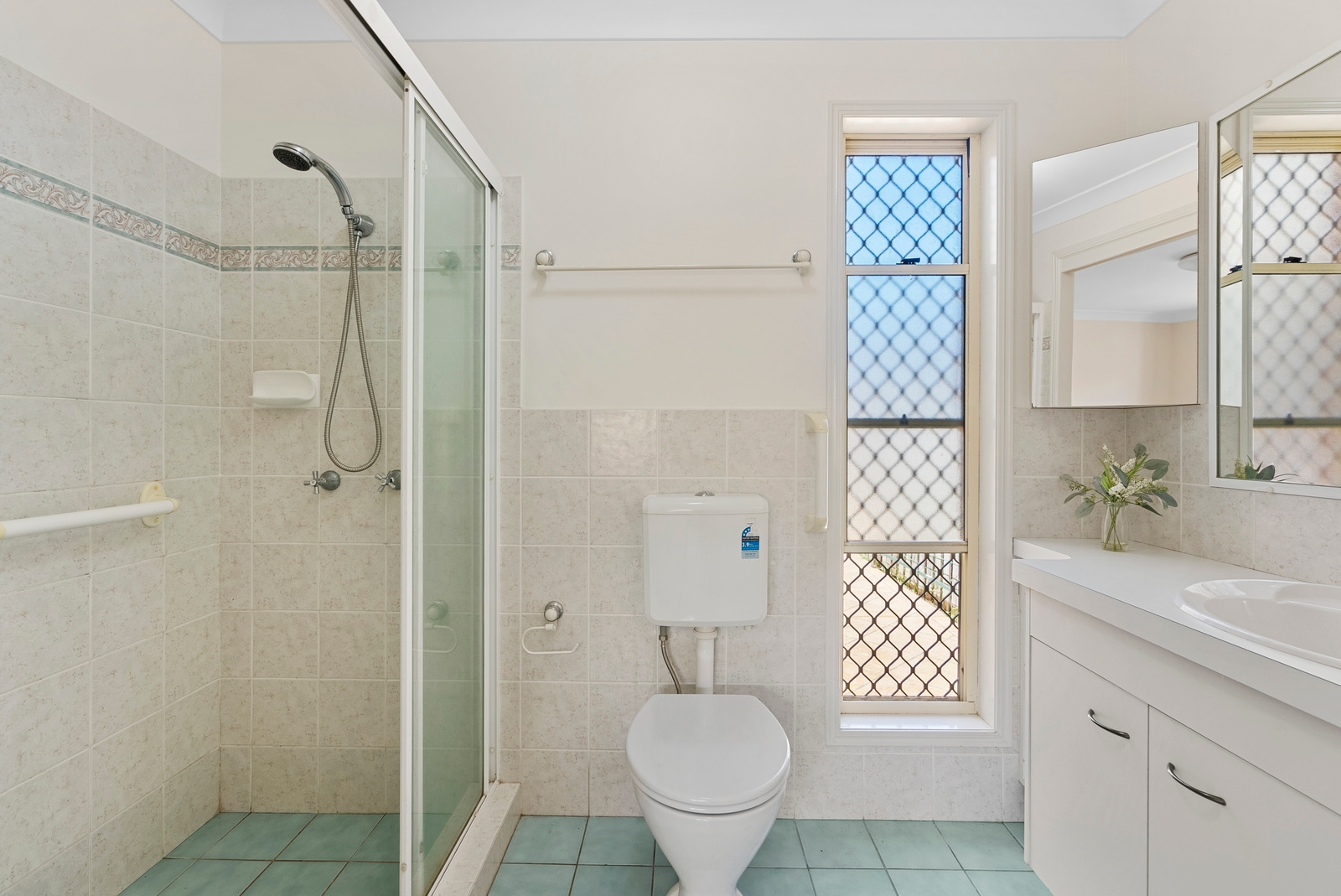 Property: 10 Hydrilla Court, Elanora, QLD, 4221 photo-3