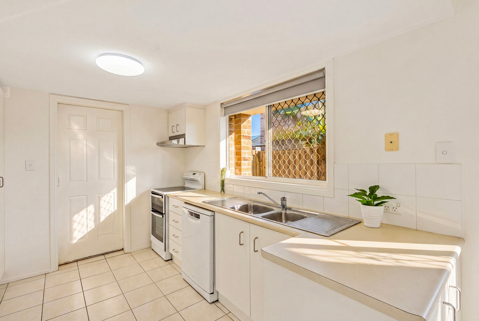 Property: 1/11 Cupania Place, Elanora, QLD, 4221 photo-13