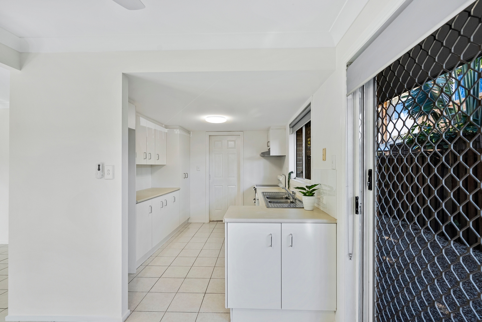Property: 1/11 Cupania Place, Elanora, QLD, 4221 photo-16