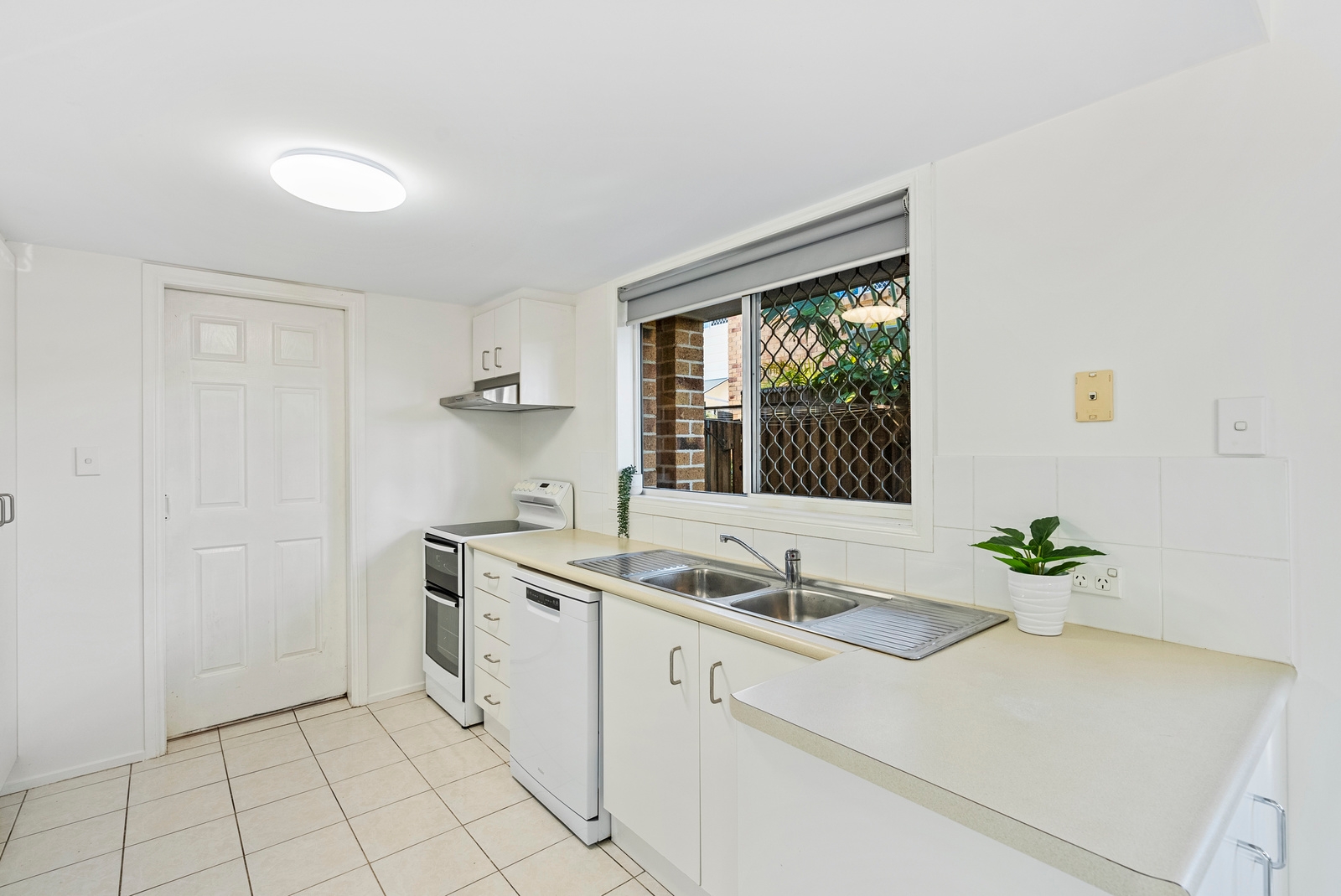 Property: 1/11 Cupania Place, Elanora, QLD, 4221 photo-17