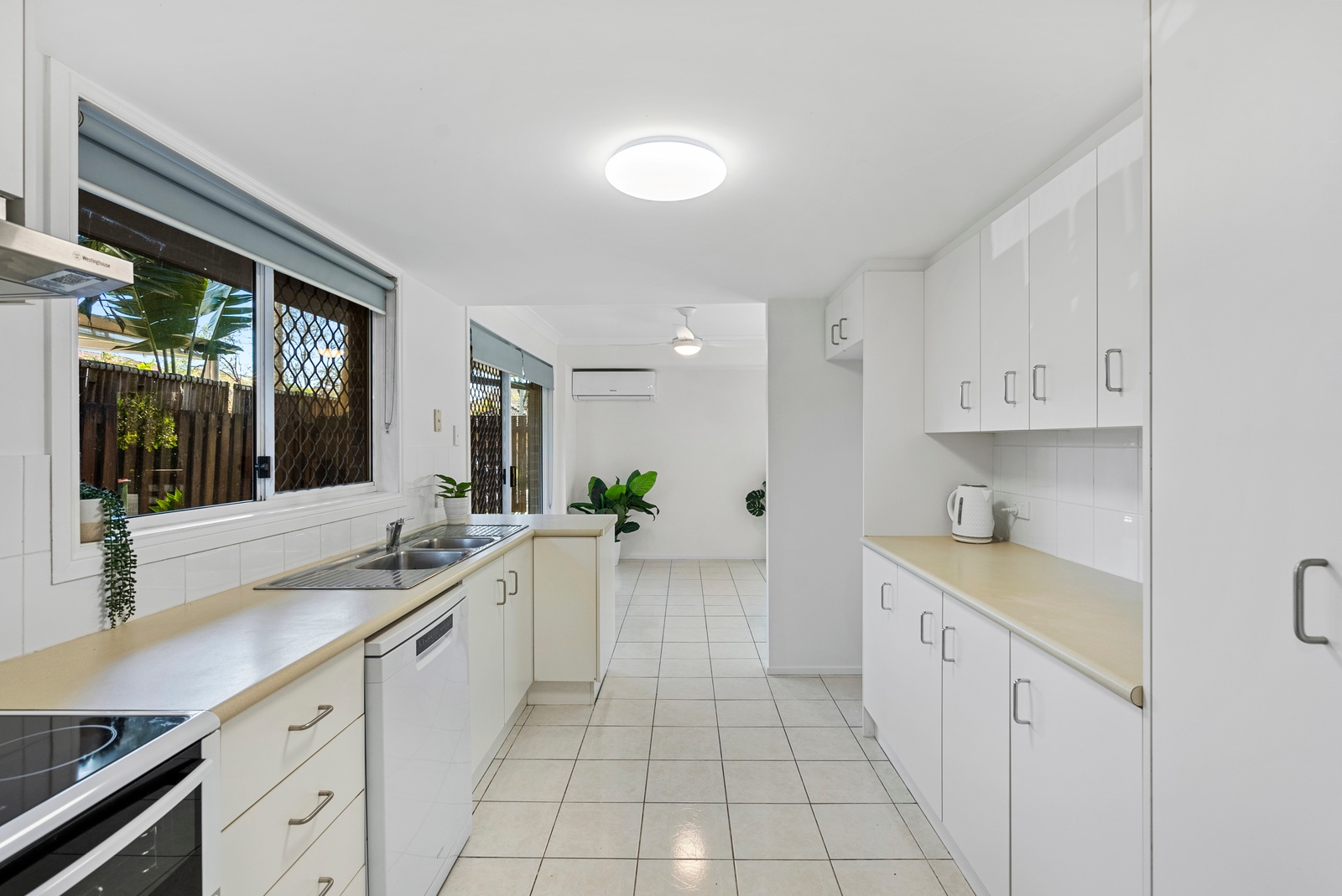Property: 1/11 Cupania Place, Elanora, QLD, 4221 photo-18