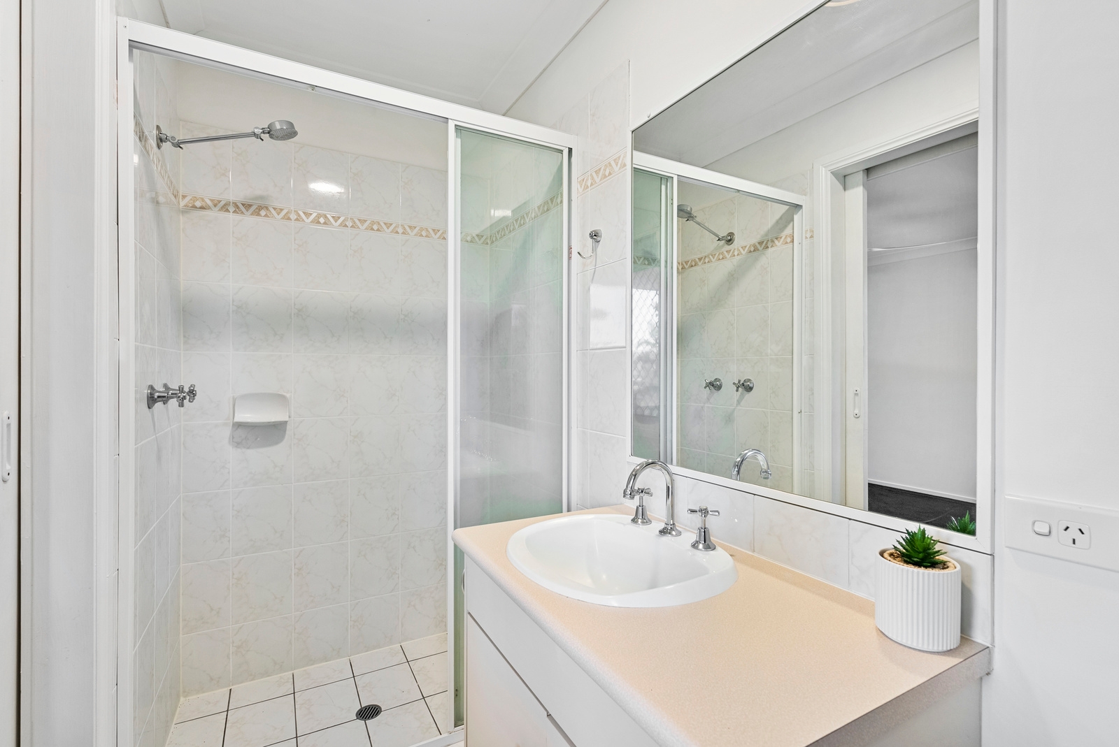 Property: 1/11 Cupania Place, Elanora, QLD, 4221 photo-11