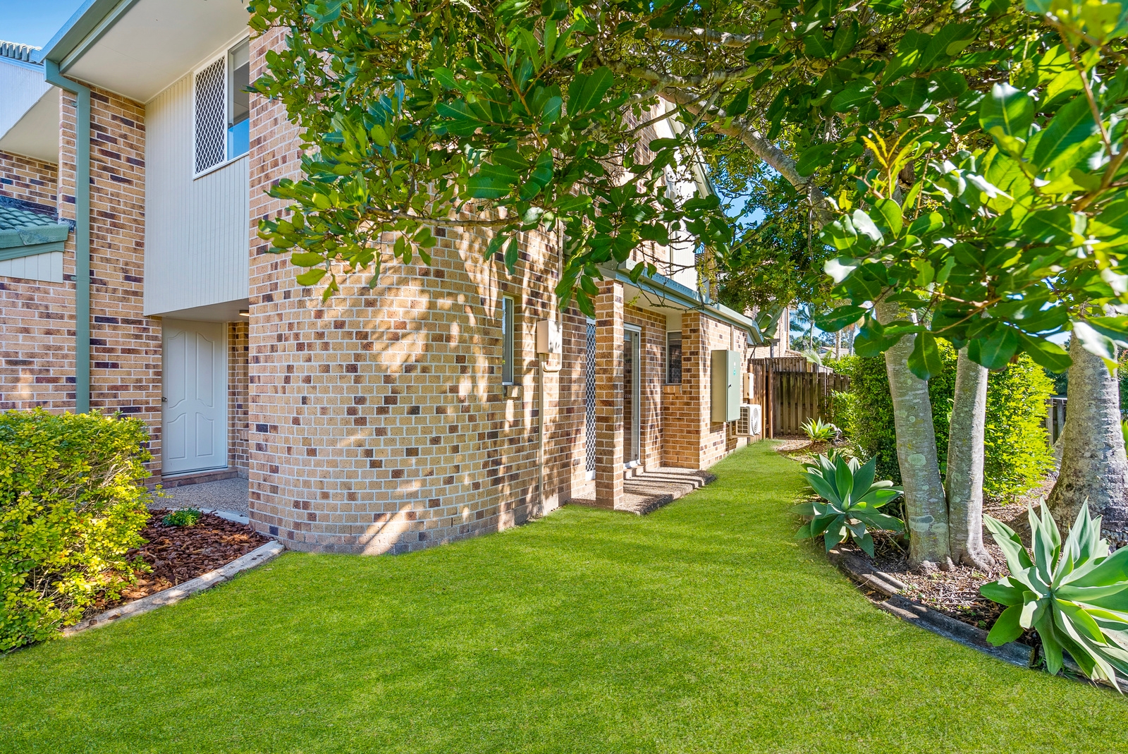 Property: 1/11 Cupania Place, Elanora, QLD, 4221 photo-2