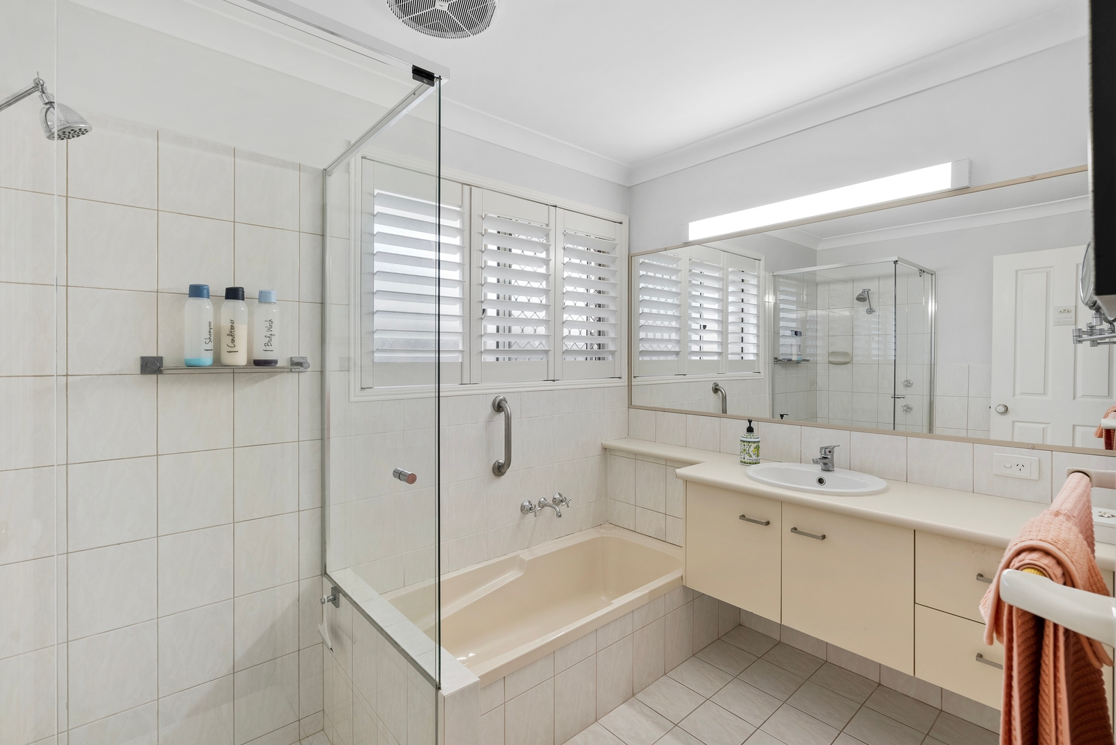 Rental: 37 Ottelia Drive, Elanora, QLD, 4221 photo-5