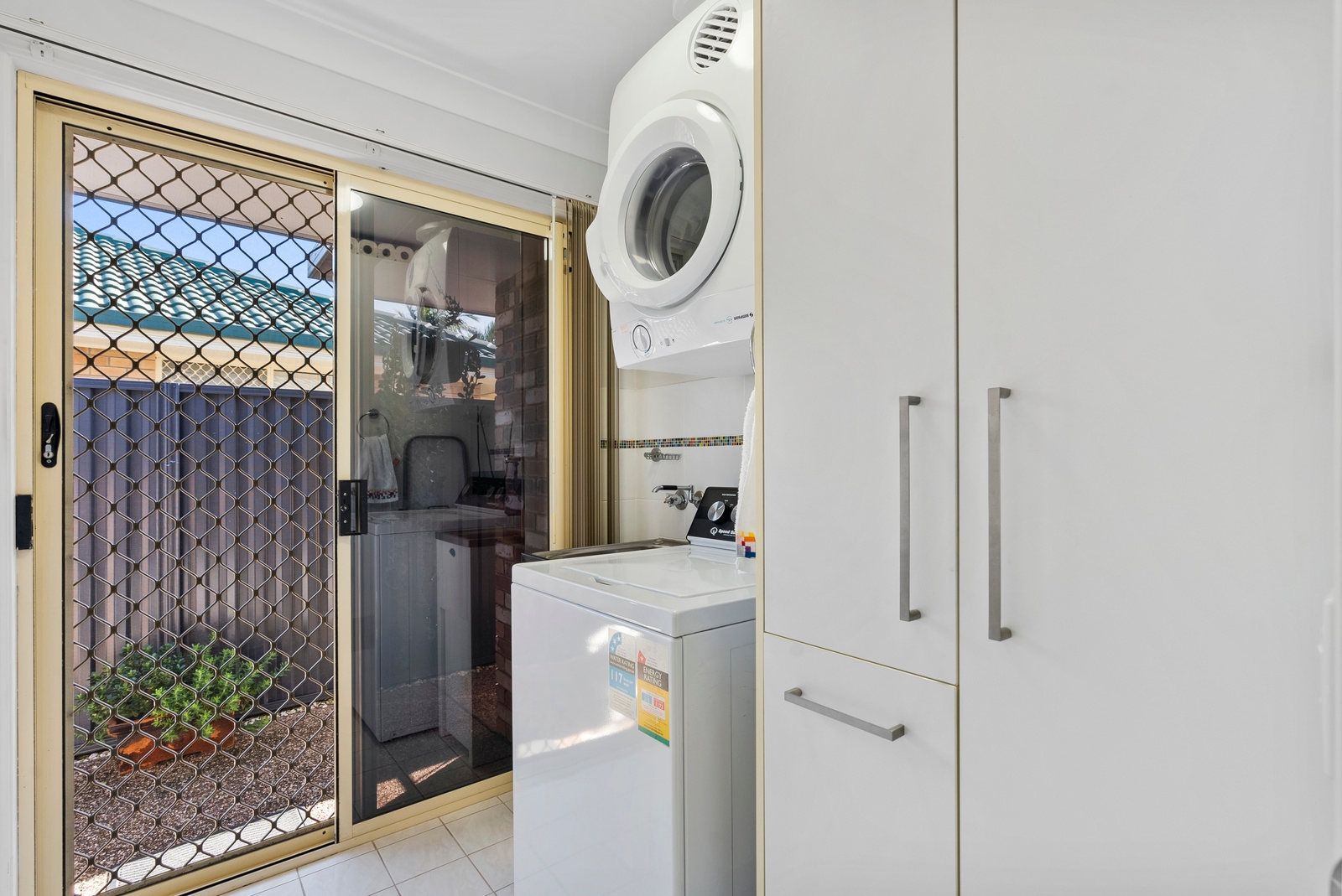 Rental: 37 Ottelia Drive, Elanora, QLD, 4221 photo-6