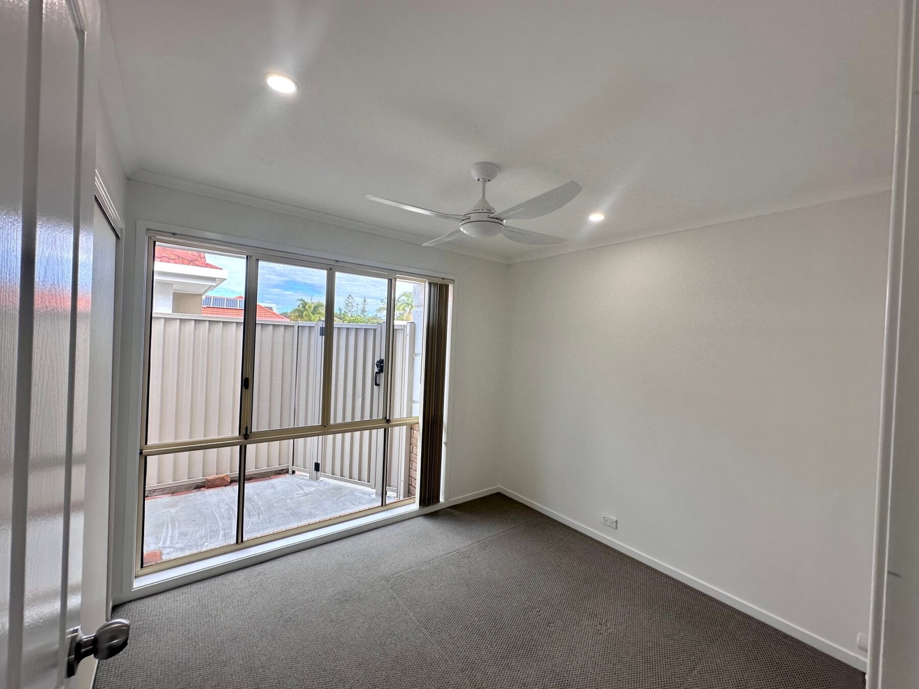 Rental: 49 Waterdown Drive, Elanora, QLD, 4221 photo-12