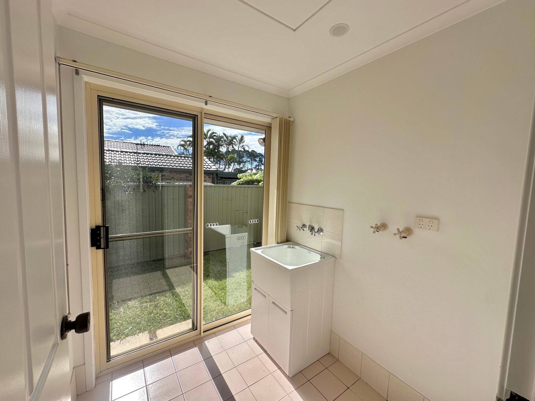 Rental: 49 Waterdown Drive, Elanora, QLD, 4221 photo-3
