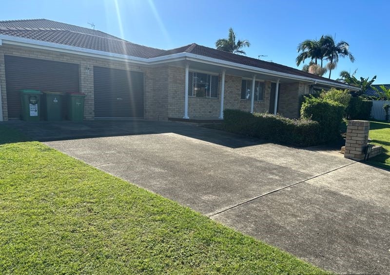 Rental: 2 Compass Court, Mermaid Waters, QLD, 4218 photo-2