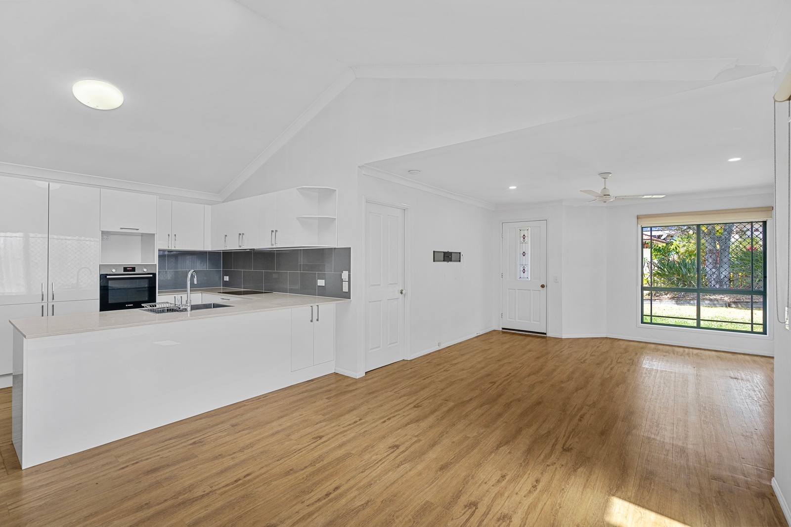 Rental: 2/11 Janal Place, Currumbin Waters, QLD, 4223 photo-11