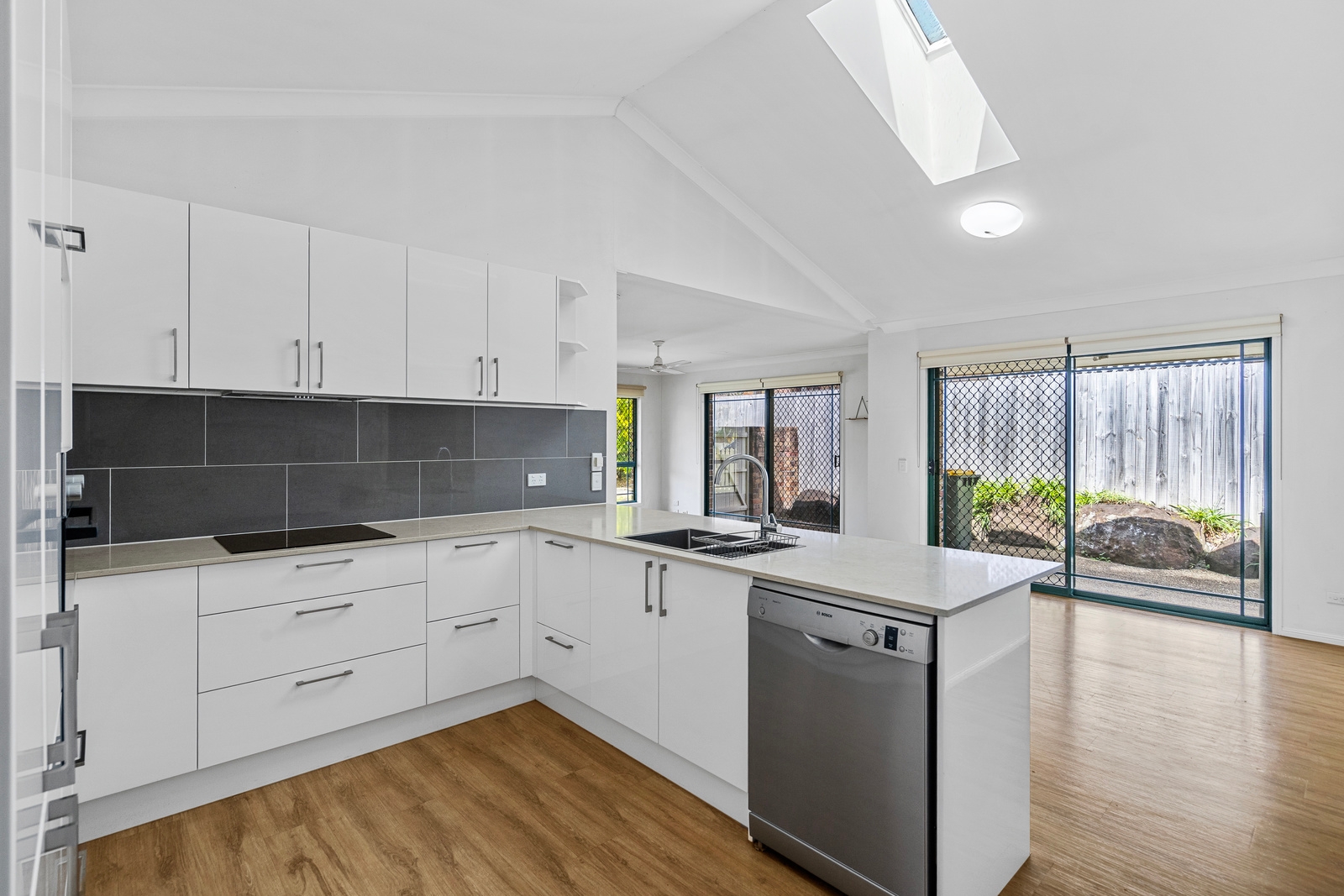 Rental: 2/11 Janal Place, Currumbin Waters, QLD, 4223 photo-8