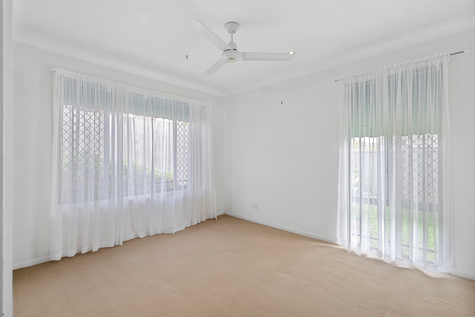 Rental: 2/11 Janal Place, Currumbin Waters, QLD, 4223 photo-5