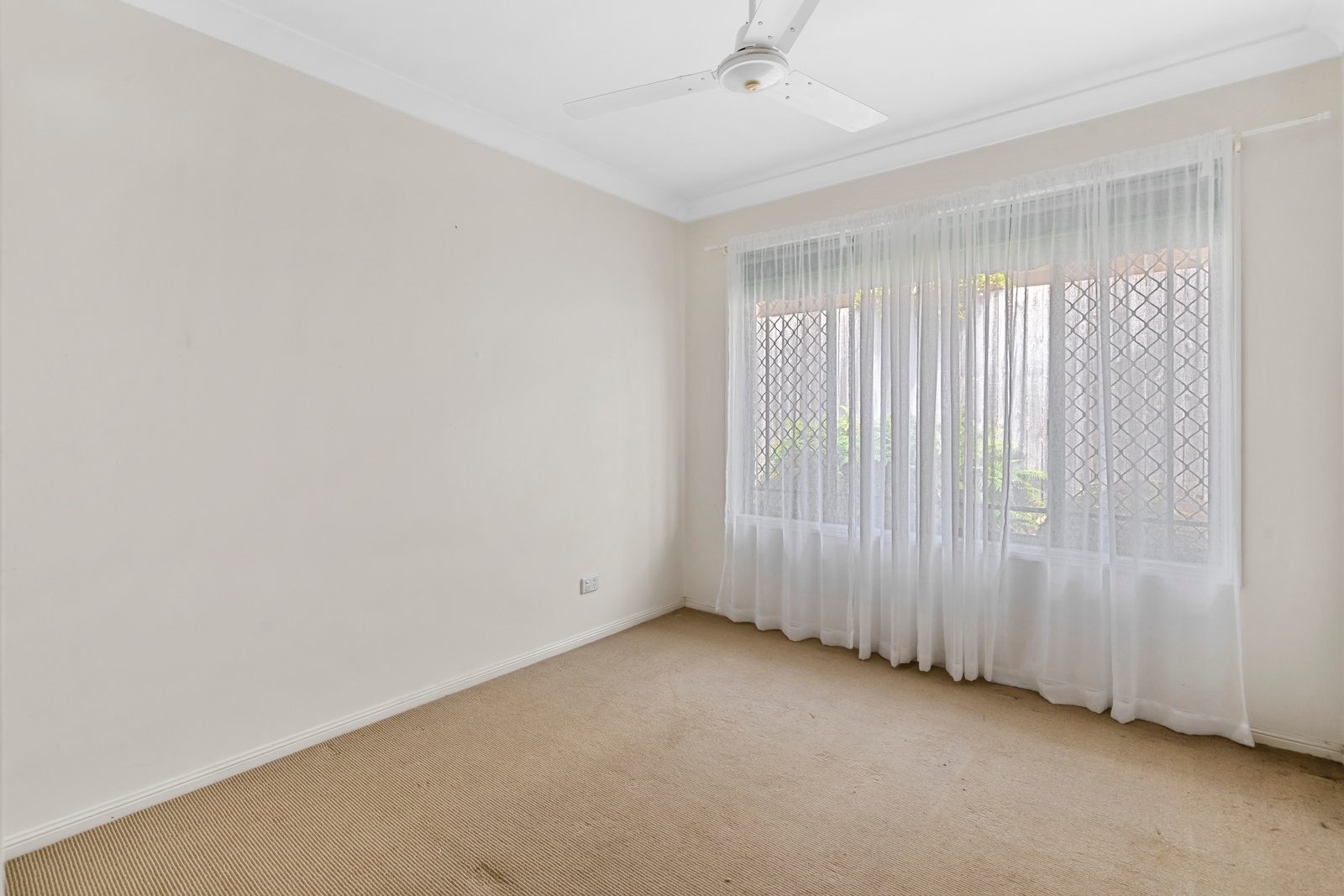 Rental: 2/11 Janal Place, Currumbin Waters, QLD, 4223 photo-3