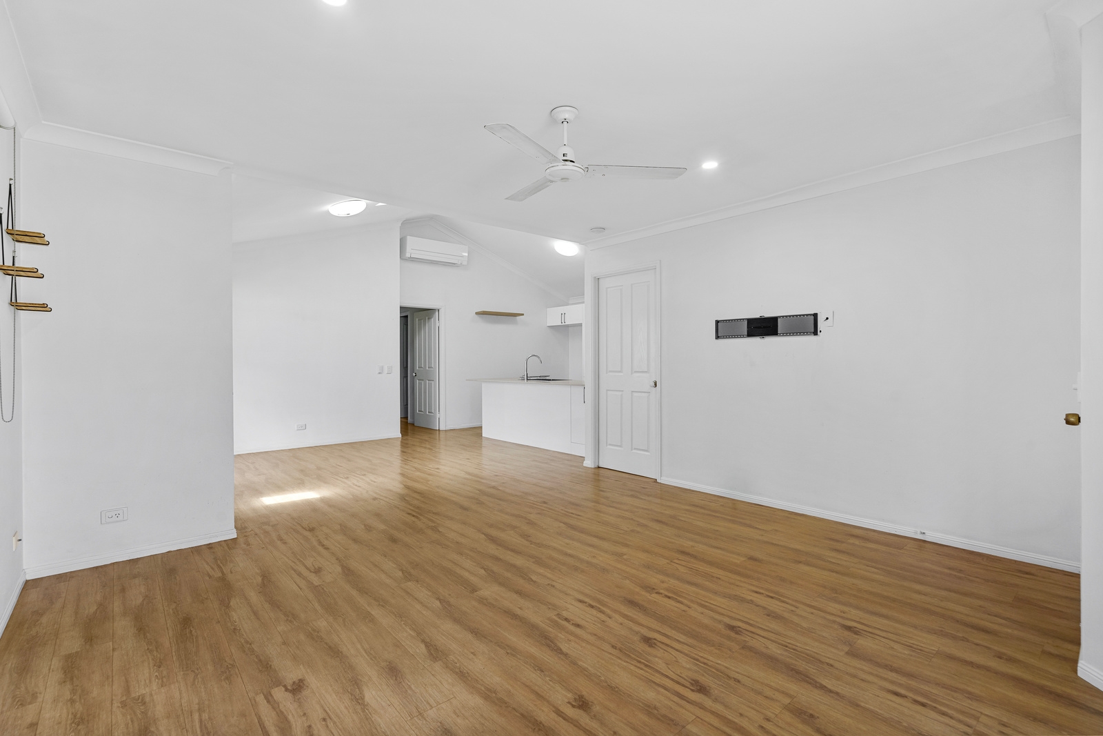 Rental: 2/11 Janal Place, Currumbin Waters, QLD, 4223 photo-2